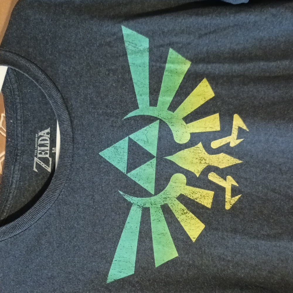 Men's Legend of Zelda Tshirt size Medium - Picture 3 of 4